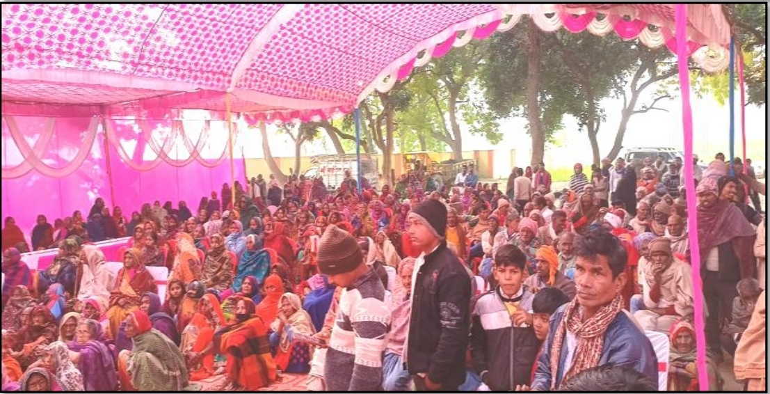 दिनांक 12 जनवरी 2023 को कम्बल वितरण कार्यक्रम में मानीय उपजिलाधिकारी एवं क्षेत्राधिकारी सकलडीहा महोदय  के कर कमलों  द्वारा गरीब असहाय व जरूरत मंद लोगों को कम्बल वितरित कराया गया