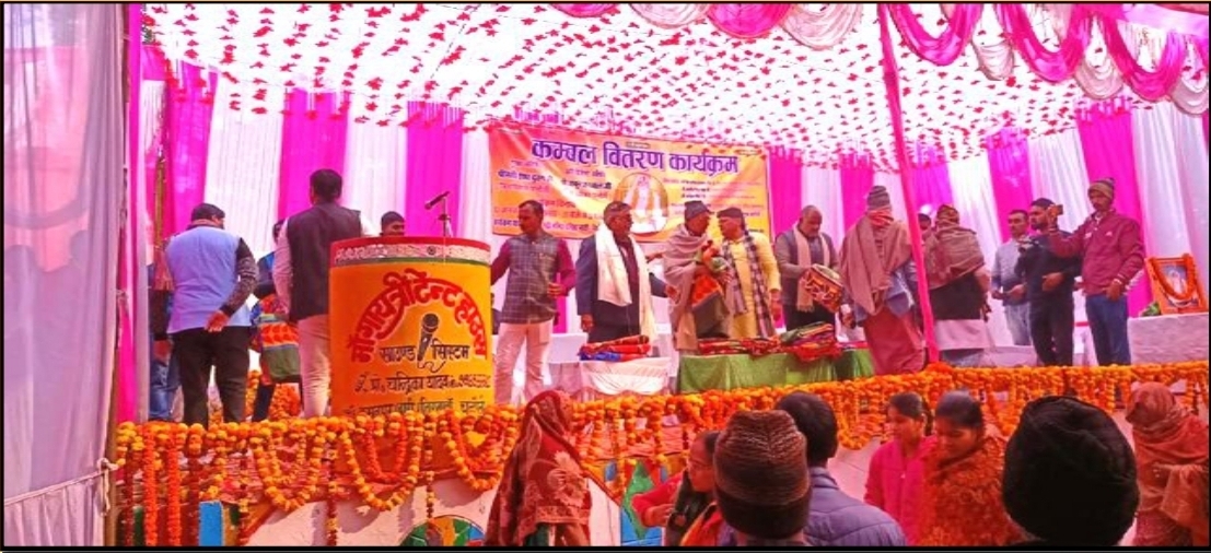 दिनांक 12 जनवरी 2023 को कम्बल वितरण कार्यक्रम में मानीय उपजिलाधिकारी एवं क्षेत्राधिकारी सकलडीहा महोदय  के कर कमलों  द्वारा गरीब असहाय व जरूरत मंद लोगों को कम्बल वितरित कराया गया