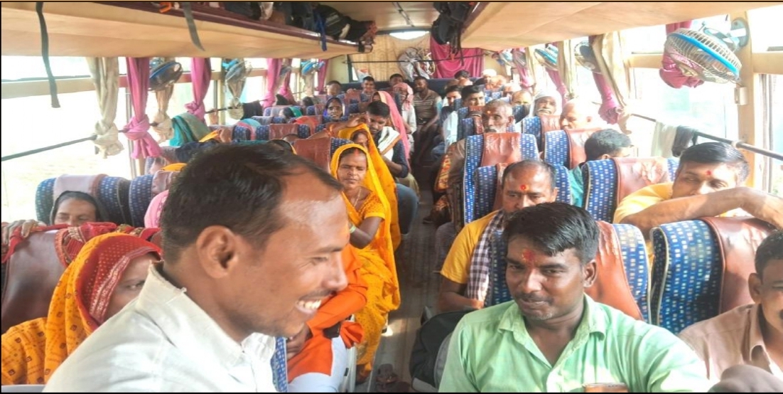 मौनी महाराज जी के चतुर्थ पुण्यतिथि पर चार दिवसीय चित्रकूट धाम व अयोध्या धाम यात्र व संत समागम कार्यक्रम हेतु चित्रकूट प्रस्थान करते हुए